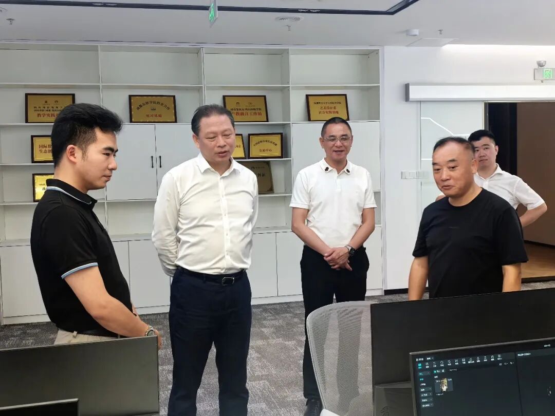 海口市委书记范少军一行调研树莓控股海南项目